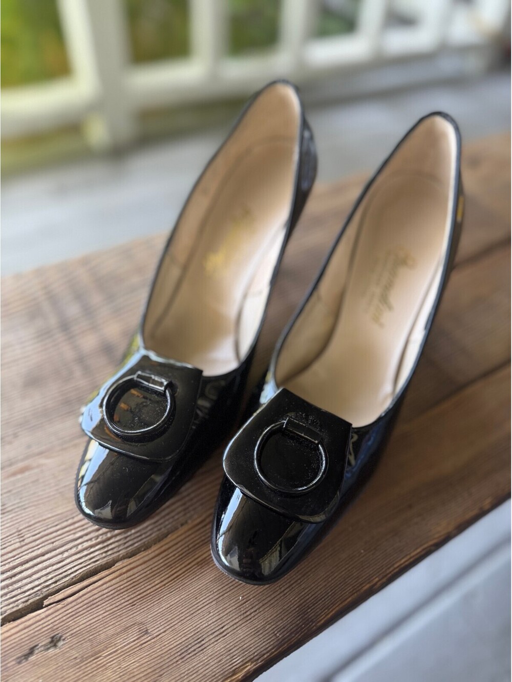 Vintage 1960s Grandini NY Black Patent Pilgrim Pumps Heels Sz 8 Modern 6 6.5